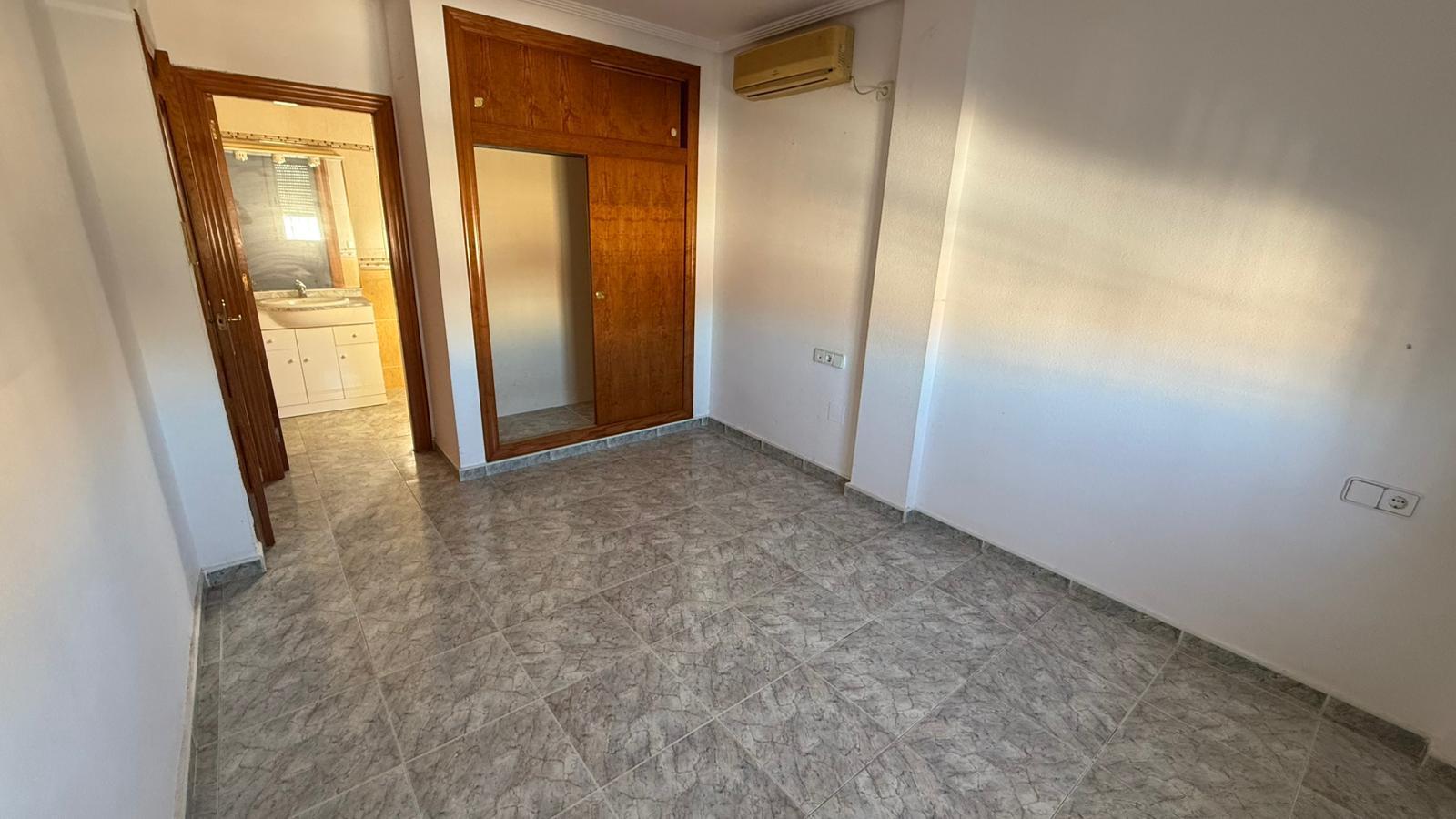 Chalet en San Miguel de Salinas con Piscina Privada — Hogar Mediterráneo