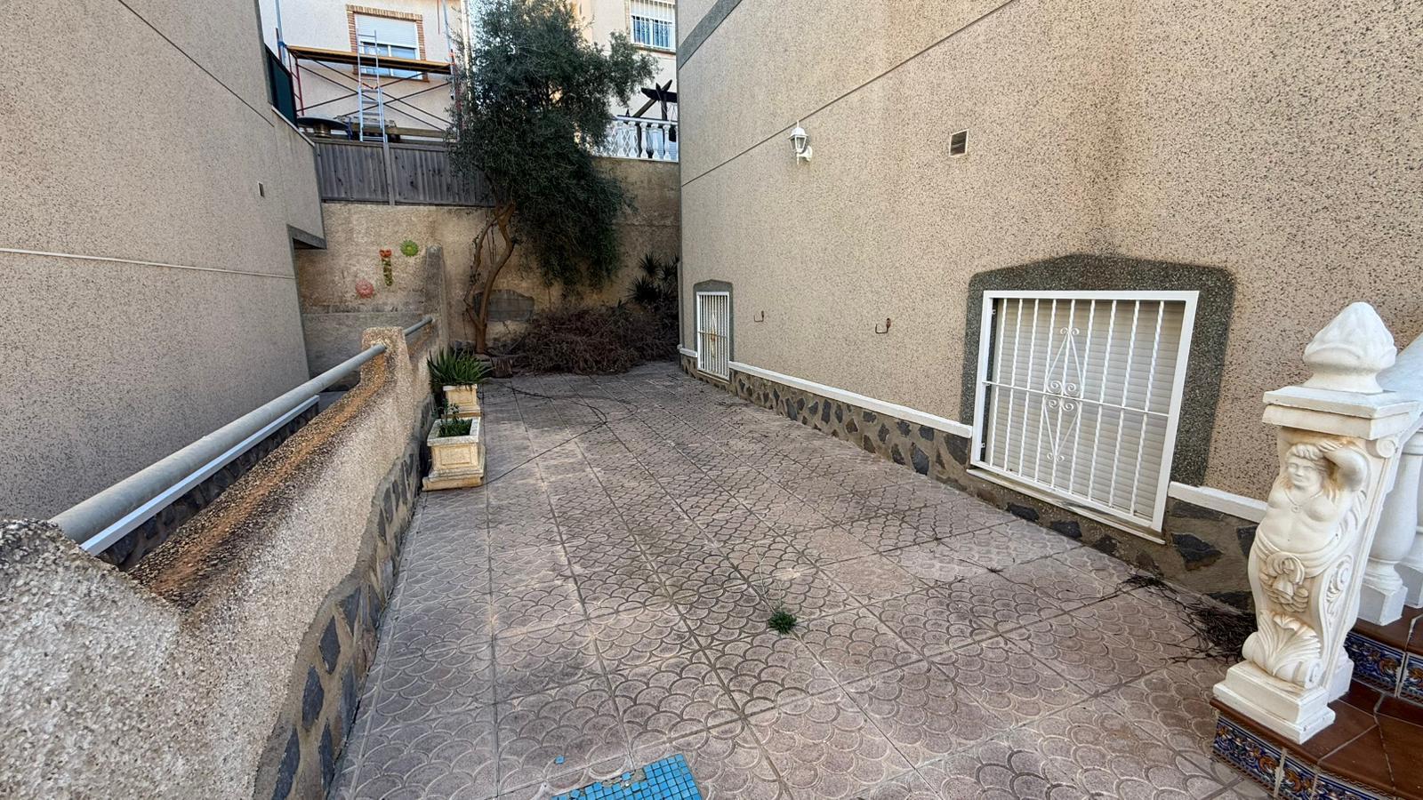 Chalet en San Miguel de Salinas con Piscina Privada — Hogar Mediterráneo