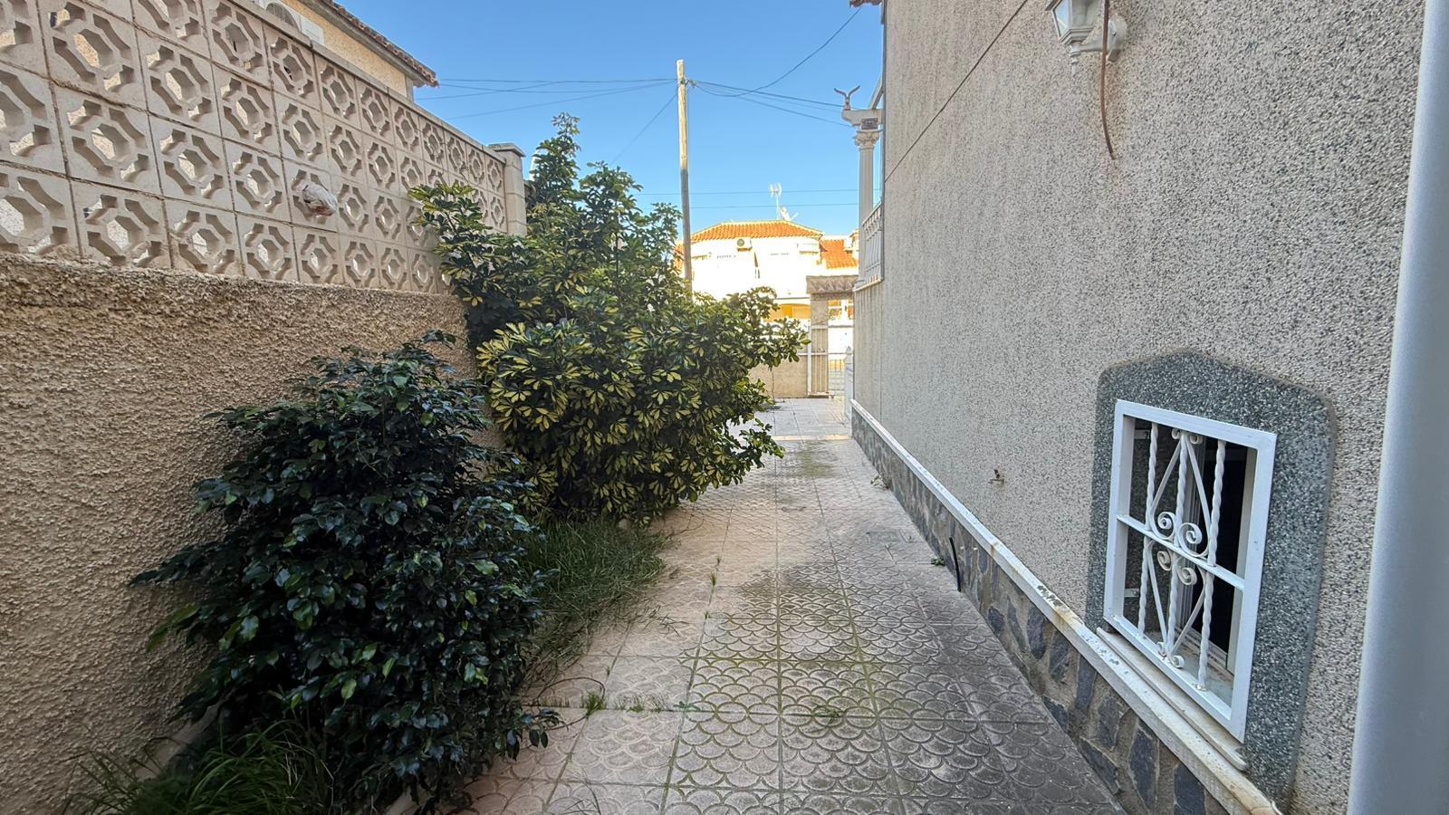 Chalet en San Miguel de Salinas con Piscina Privada — Hogar Mediterráneo