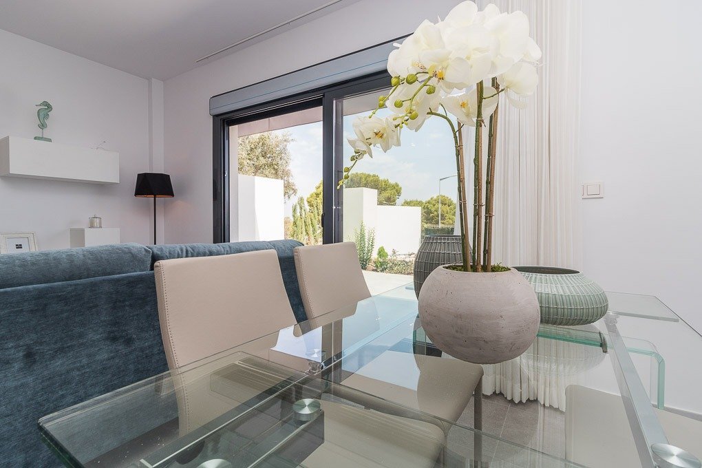 Chalet Obra Nueva en Torrevieja: Piscina Privada y Vistas Laguna Rosa