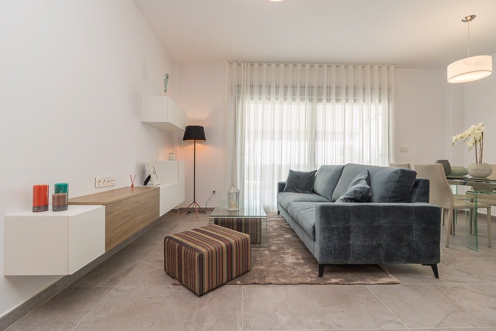 Chalet Obra Nueva en Torrevieja: Piscina Privada y Vistas Laguna Rosa