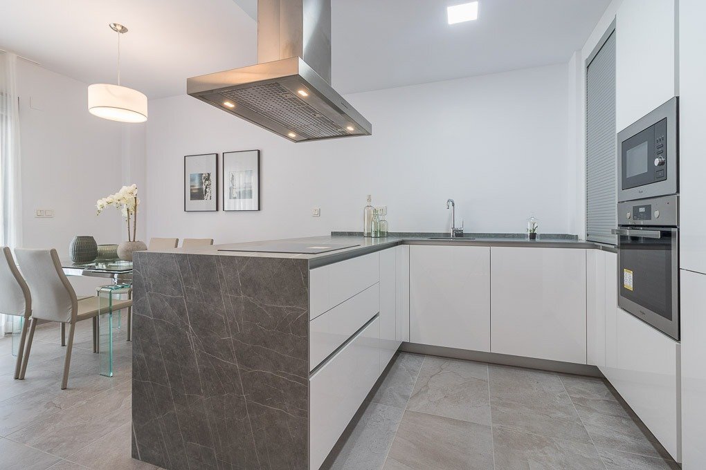Chalet Obra Nueva en Torrevieja: Piscina Privada y Vistas Laguna Rosa