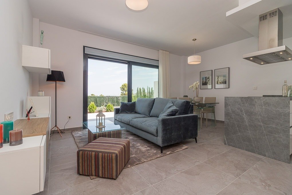 Chalet Obra Nueva en Torrevieja: Piscina Privada y Vistas Laguna Rosa