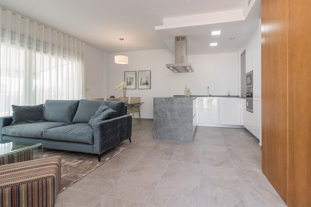 Chalet Obra Nueva en Torrevieja: Piscina Privada y Vistas Laguna Rosa
