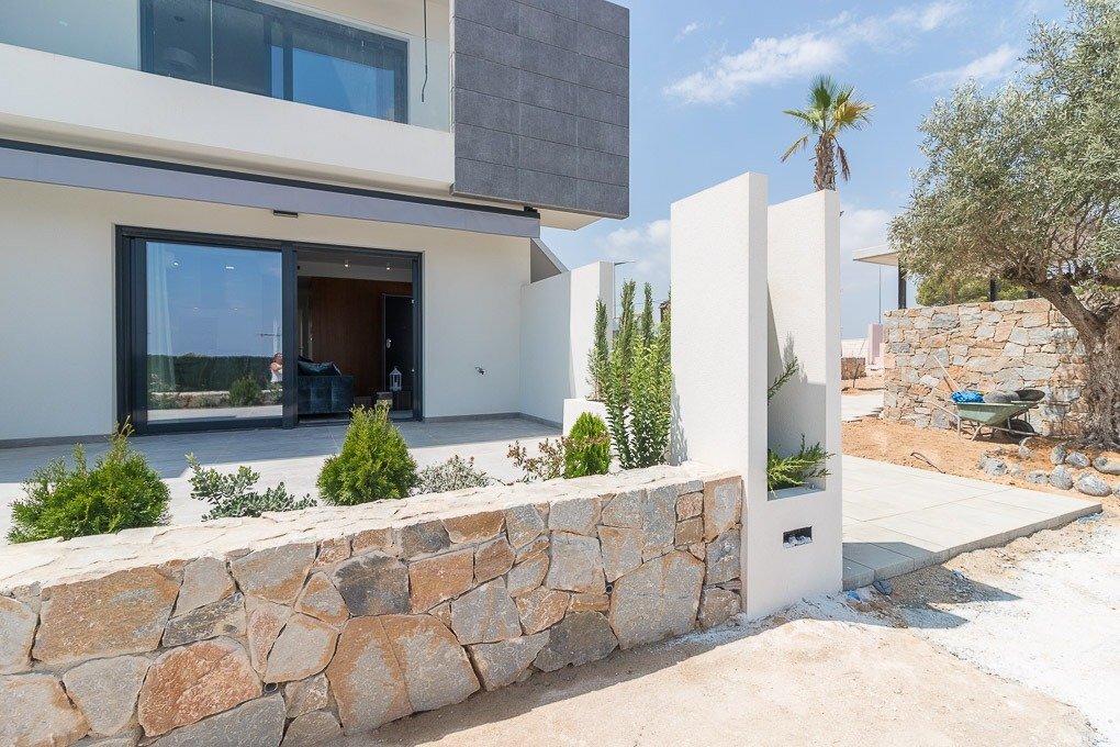 Chalet Obra Nueva en Torrevieja: Piscina Privada y Vistas Laguna Rosa