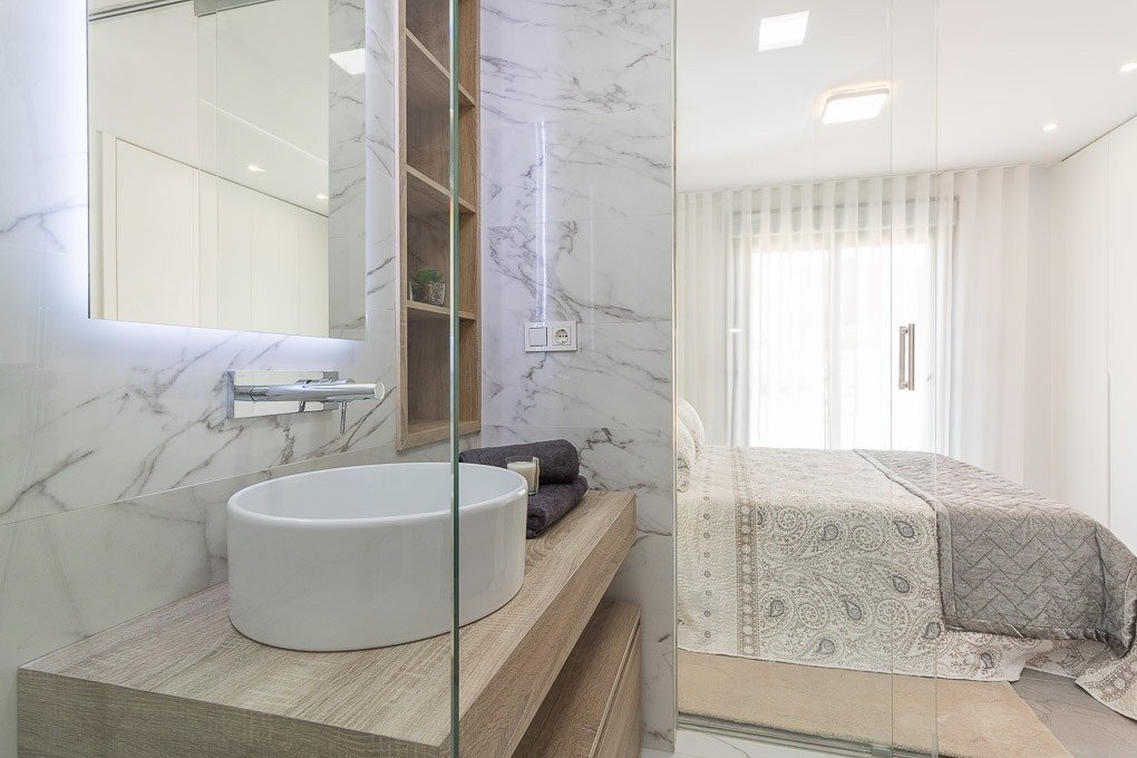 Chalet Obra Nueva en Torrevieja: Piscina Privada y Vistas Laguna Rosa