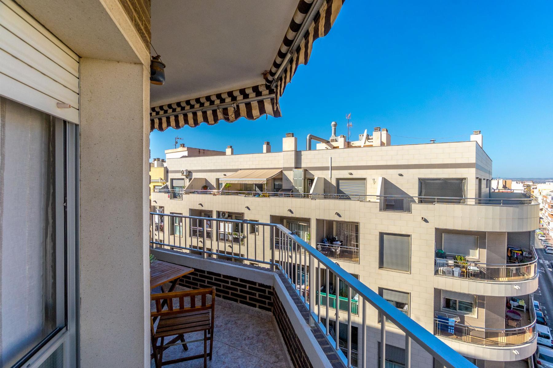 Apartamento Céntrico Torrevieja: 3 Dorm, Terraza, Garaje, Trastero - 150m Puerto