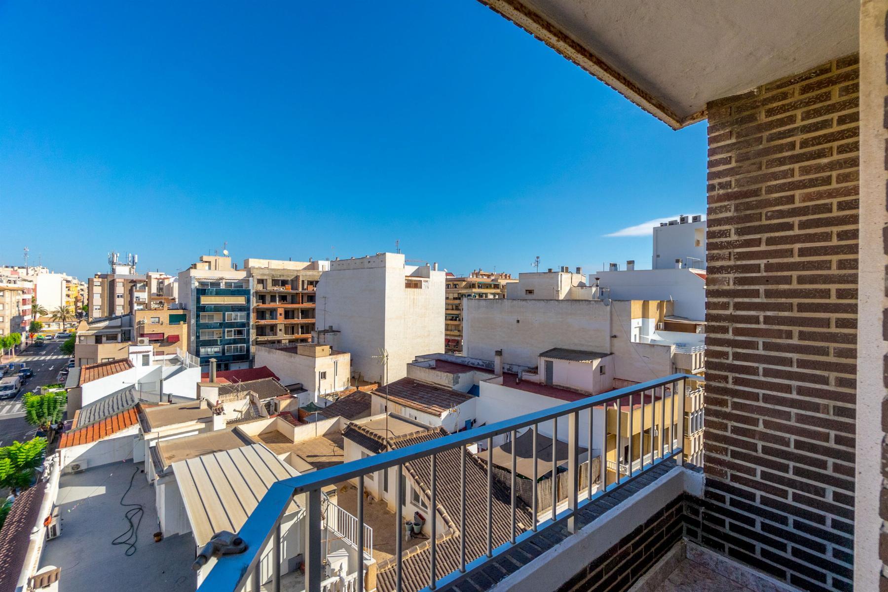 Apartamento Céntrico Torrevieja: 3 Dorm, Terraza, Garaje, Trastero - 150m Puerto