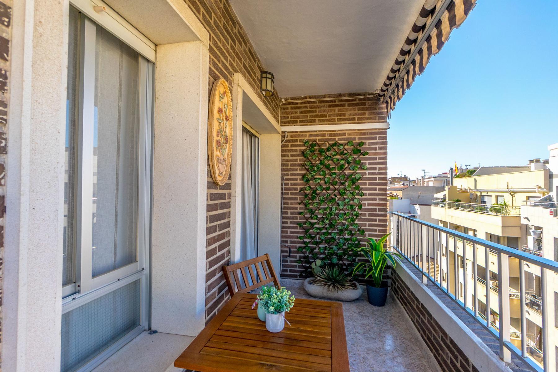Apartamento Céntrico Torrevieja: 3 Dorm, Terraza, Garaje, Trastero - 150m Puerto