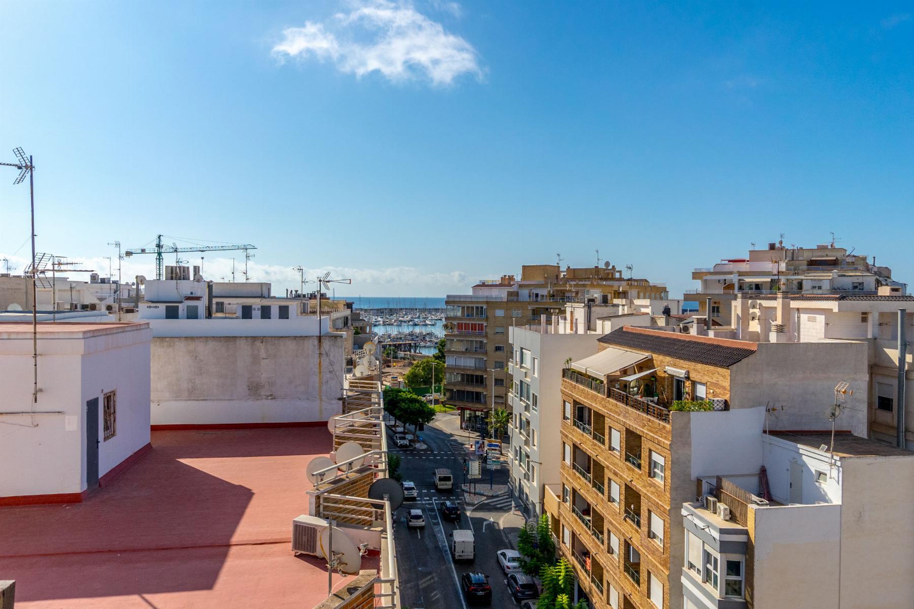 Apartamento Céntrico Torrevieja: 3 Dorm, Terraza, Garaje, Trastero - 150m Puerto