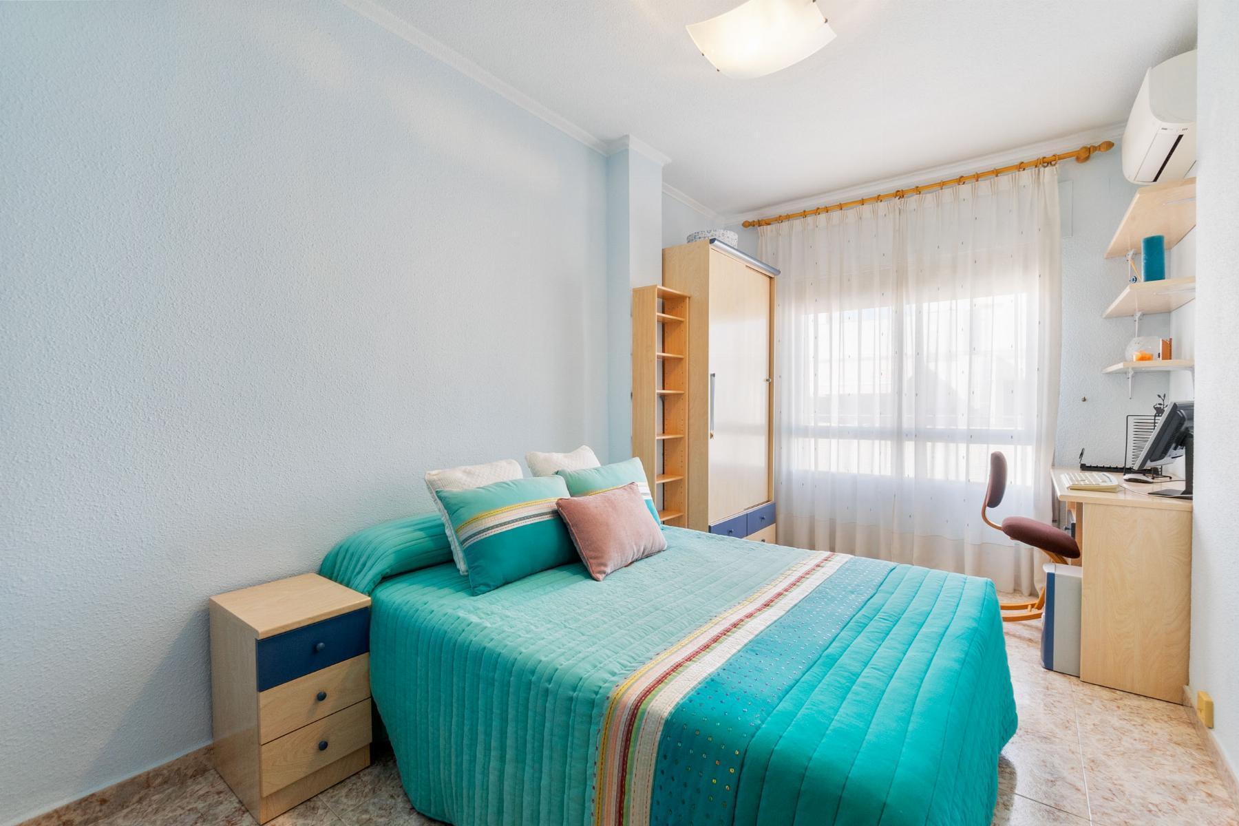 Apartamento Céntrico Torrevieja: 3 Dorm, Terraza, Garaje, Trastero - 150m Puerto