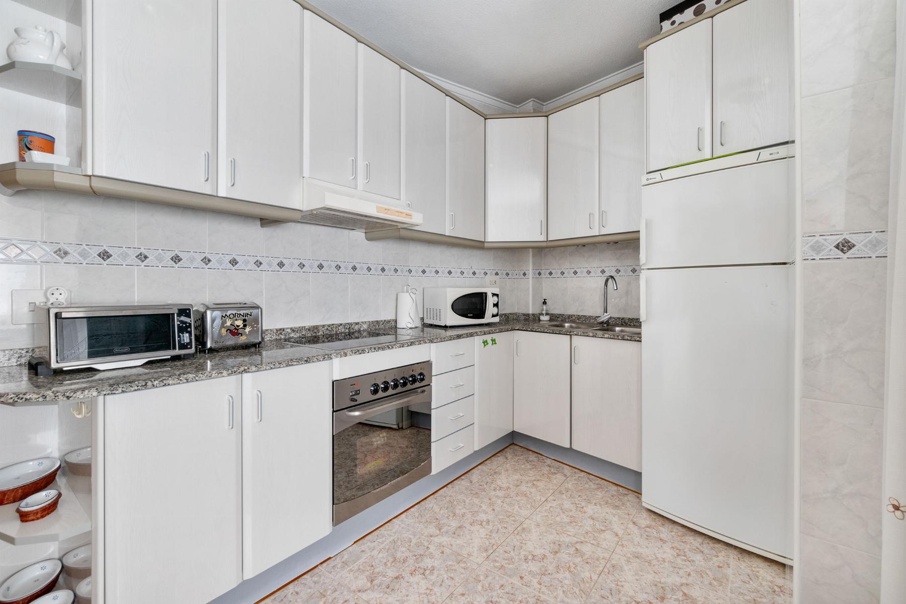 Apartamento Céntrico Torrevieja: 3 Dorm, Terraza, Garaje, Trastero - 150m Puerto