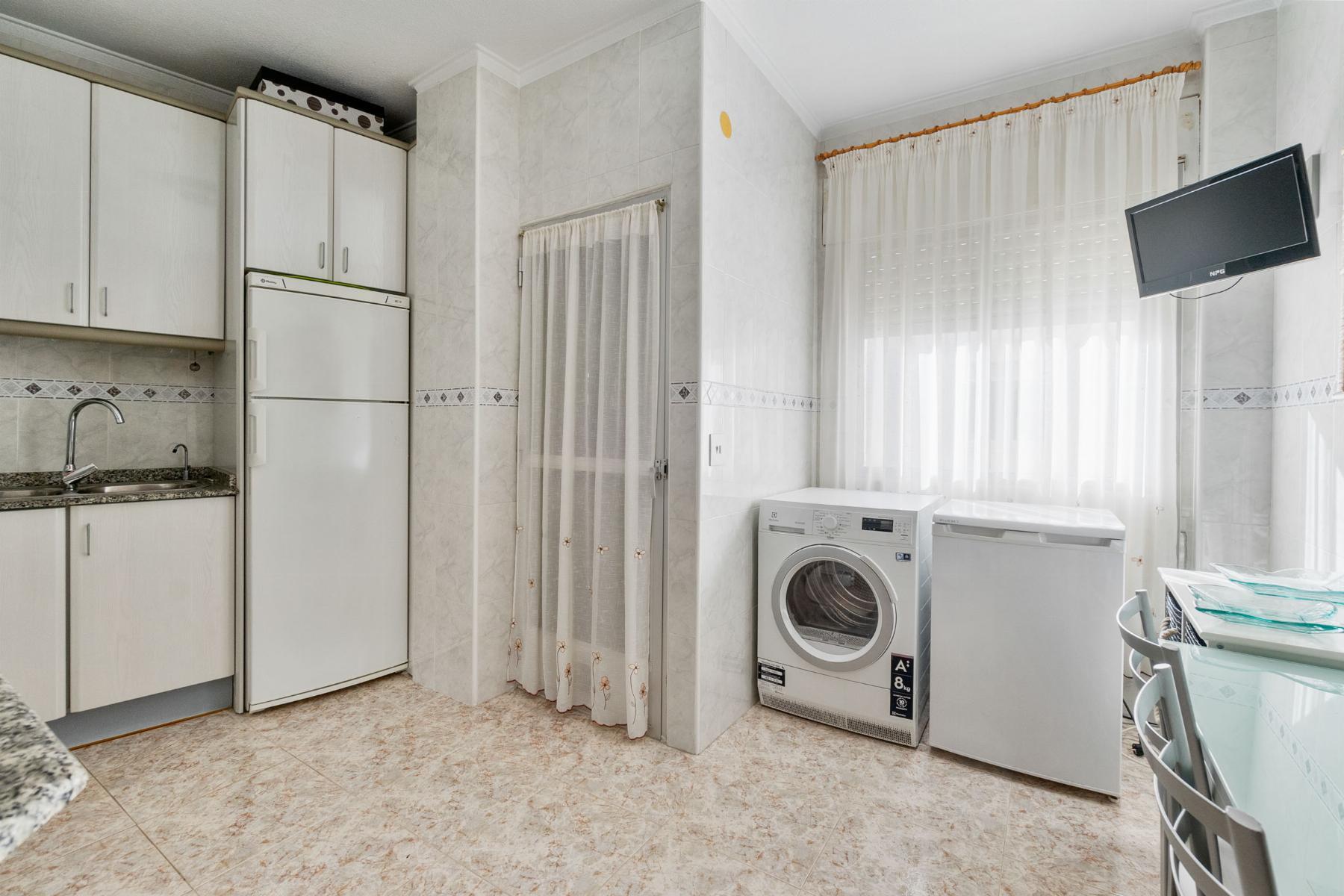 Apartamento Céntrico Torrevieja: 3 Dorm, Terraza, Garaje, Trastero - 150m Puerto