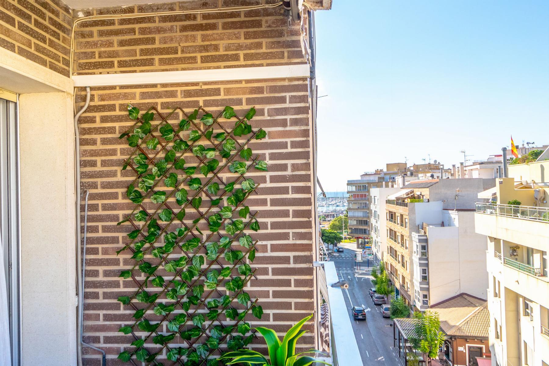 Apartamento Céntrico Torrevieja: 3 Dorm, Terraza, Garaje, Trastero - 150m Puerto