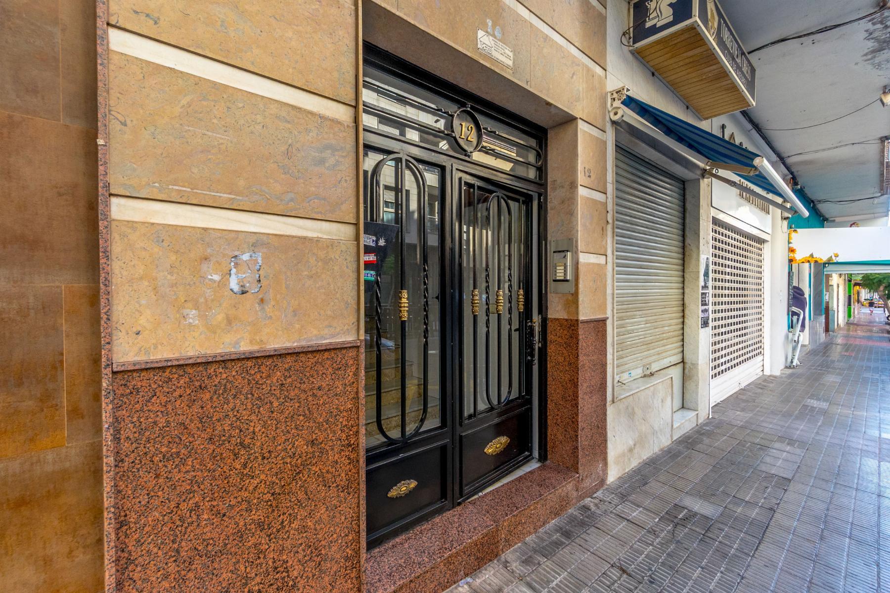 Apartamento Céntrico Torrevieja: 3 Dorm, Terraza, Garaje, Trastero - 150m Puerto