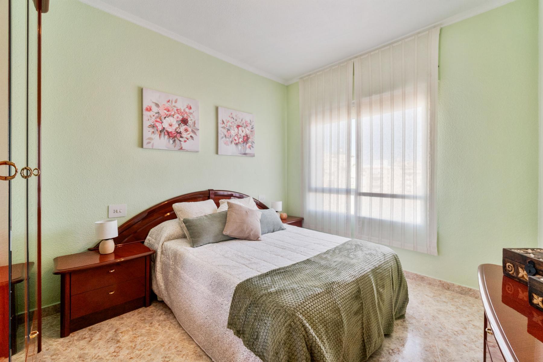 Apartamento Céntrico Torrevieja: 3 Dorm, Terraza, Garaje, Trastero - 150m Puerto