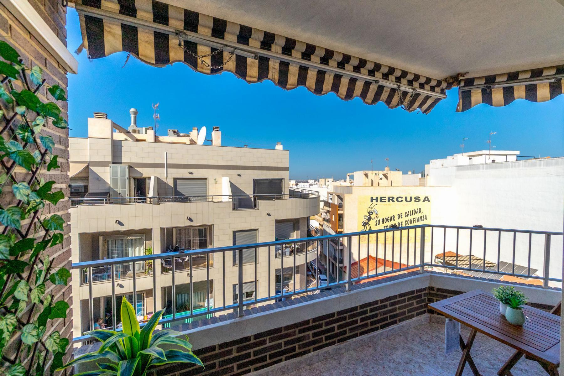 Apartamento Céntrico Torrevieja: 3 Dorm, Terraza, Garaje, Trastero - 150m Puerto