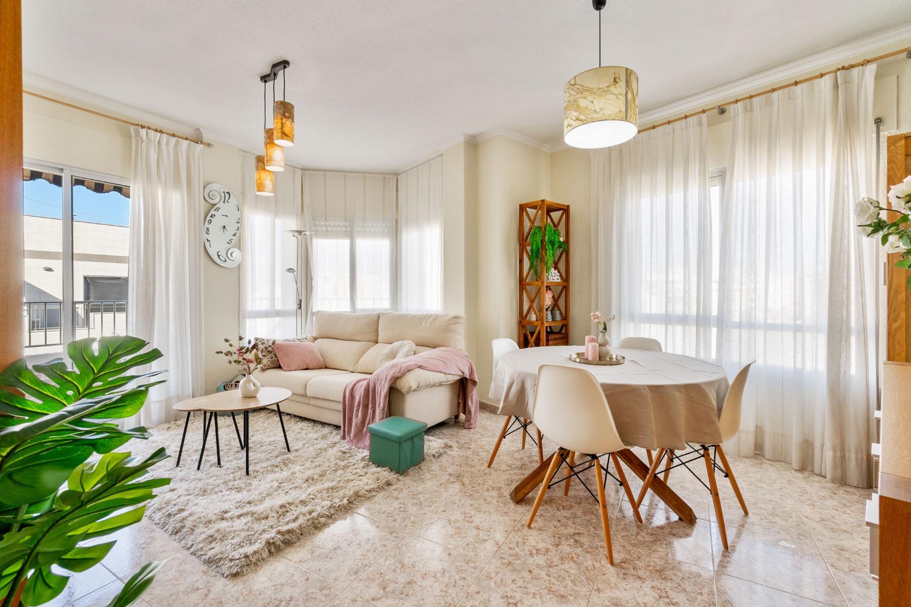 Apartamento Céntrico Torrevieja: 3 Dorm, Terraza, Garaje, Trastero - 150m Puerto
