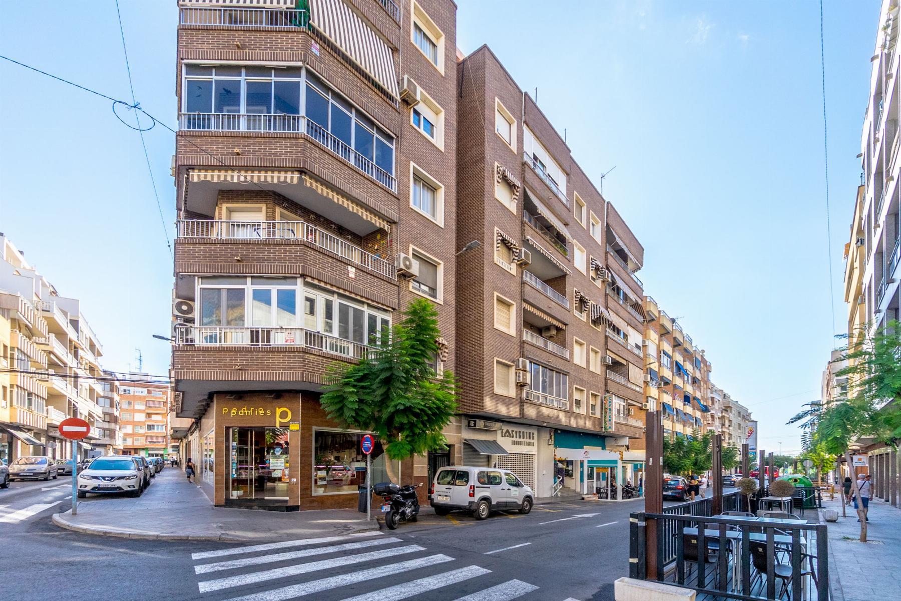 Apartamento Céntrico Torrevieja: 3 Dorm, Terraza, Garaje, Trastero - 150m Puerto