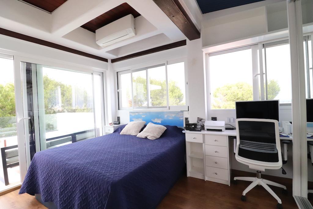 Chalet con piscina privada en Lomas de Don Juan | 3 hab | 469.000€