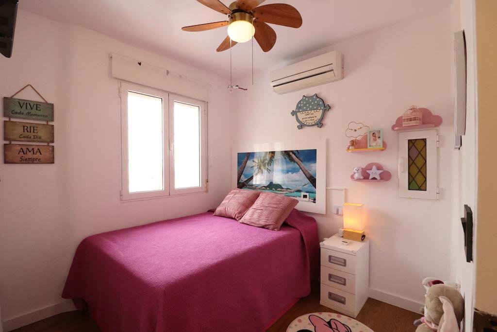 Chalet con piscina privada en Lomas de Don Juan | 3 hab | 469.000€