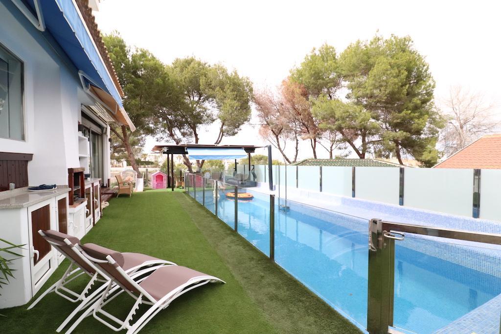 Chalet con piscina privada en Lomas de Don Juan | 3 hab | 469.000€