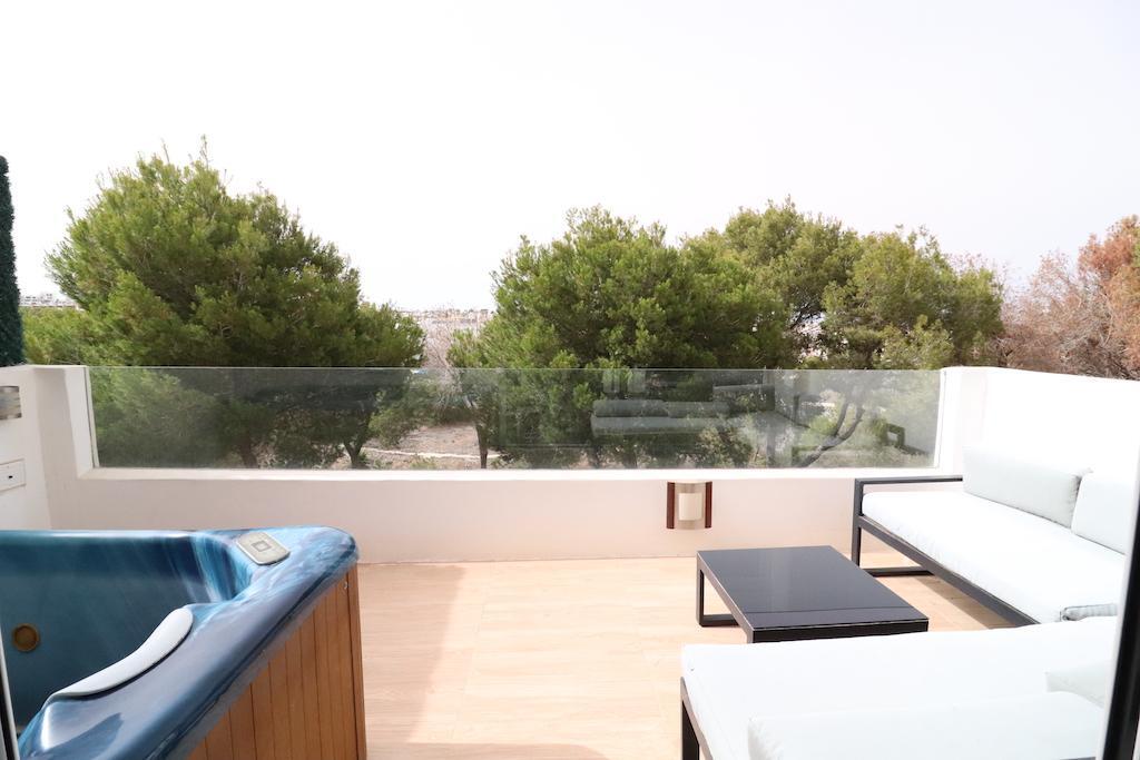 Chalet con piscina privada en Lomas de Don Juan | 3 hab | 469.000€