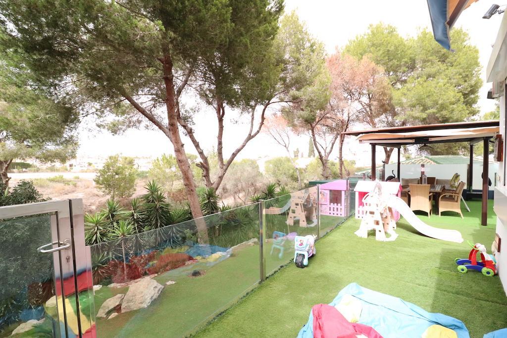 Chalet con piscina privada en Lomas de Don Juan | 3 hab | 469.000€