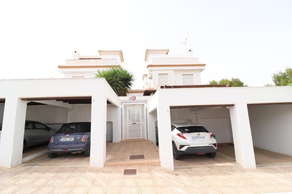 Chalet con piscina privada en Lomas de Don Juan | 3 hab | 469.000€