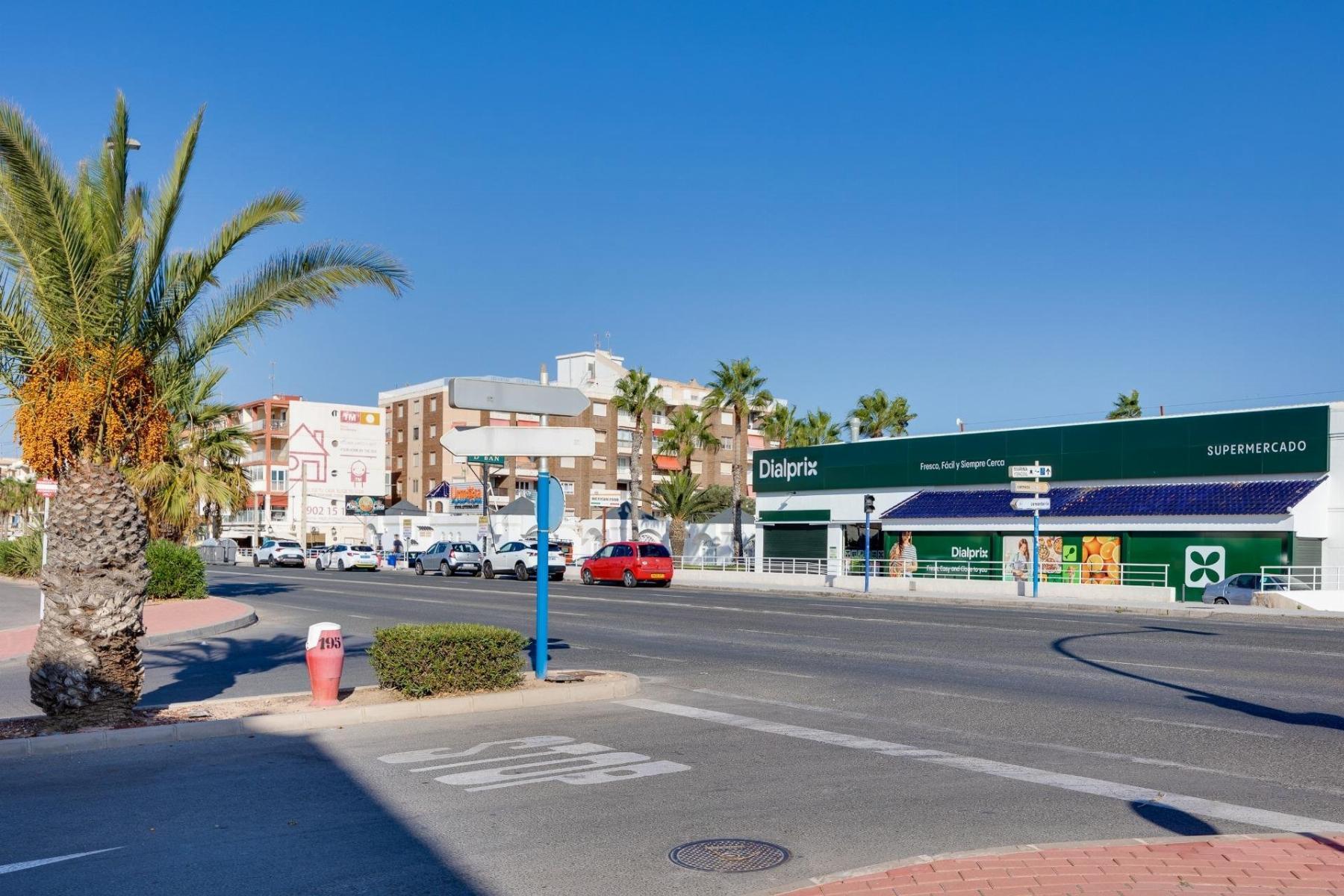Apartamento en Primera Línea con Vistas al Mar en Acequión, Torrevieja