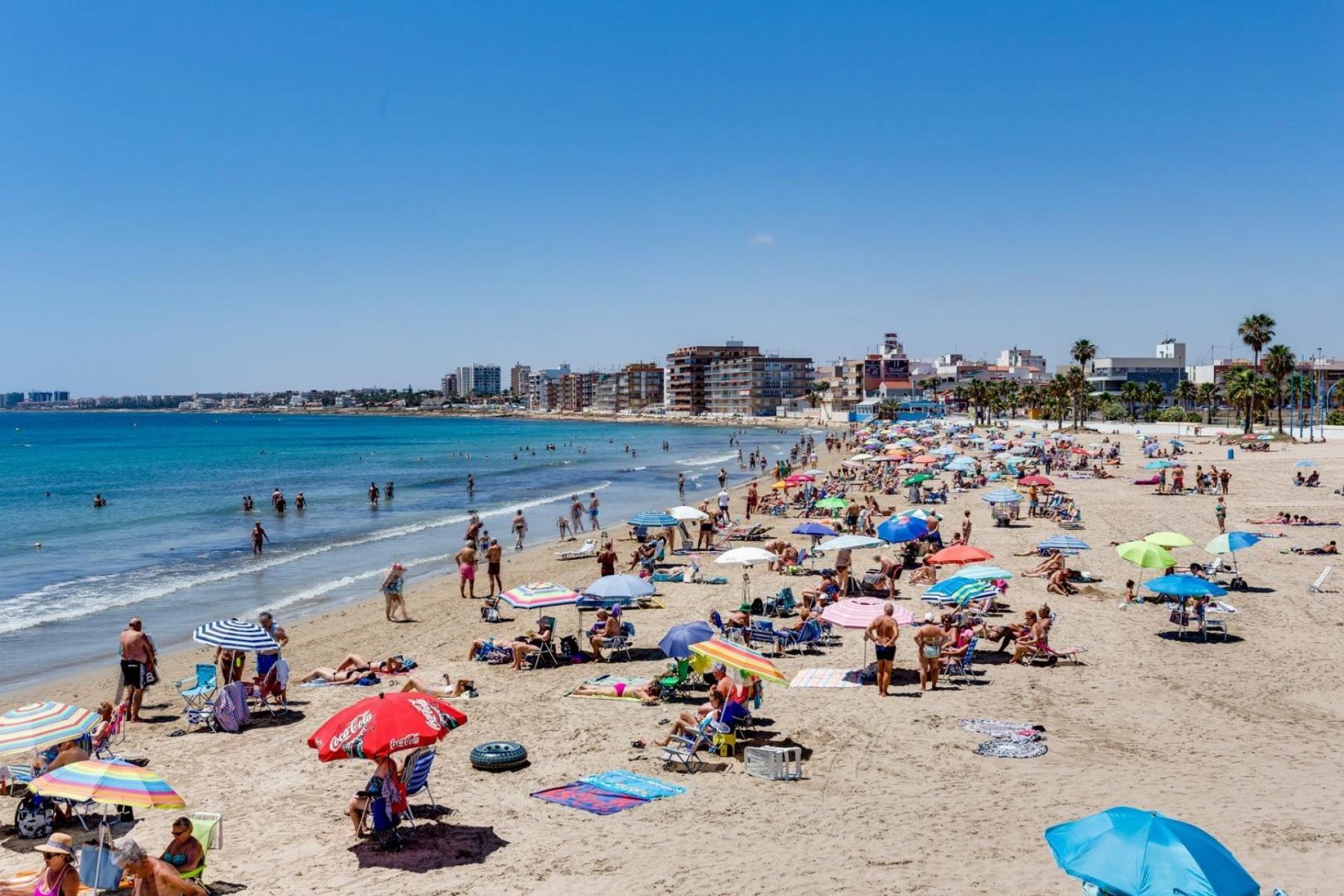 Apartamento en Primera Línea con Vistas al Mar en Acequión, Torrevieja