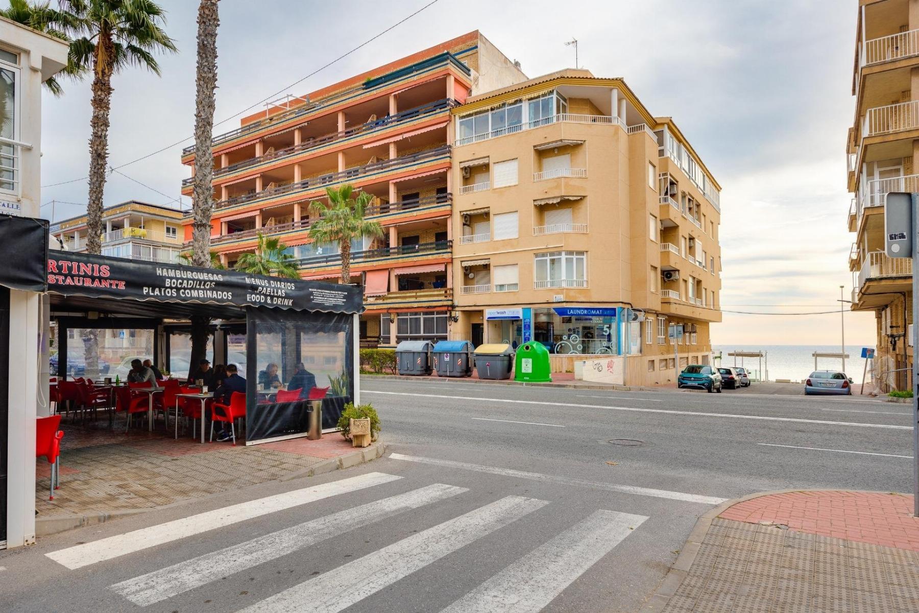 Apartamento en Primera Línea con Vistas al Mar en Acequión, Torrevieja