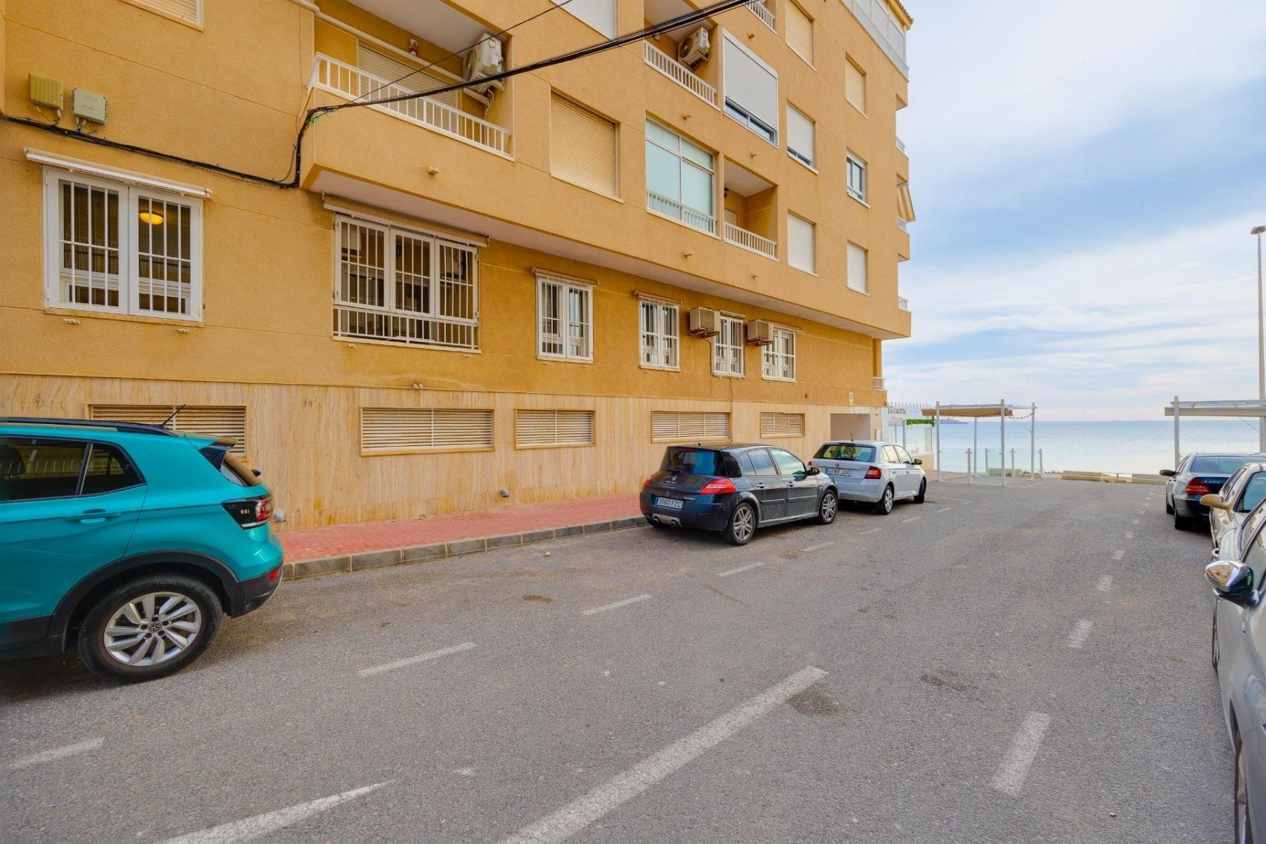Apartamento en Primera Línea con Vistas al Mar en Acequión, Torrevieja