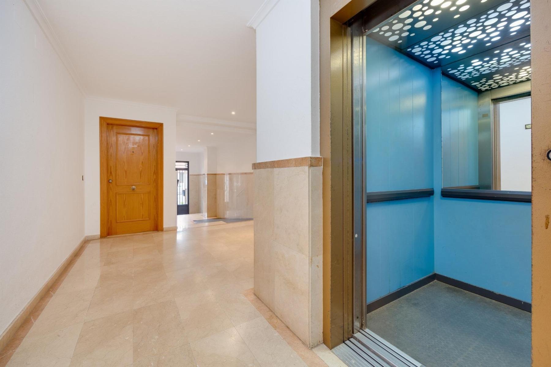 Apartamento en Primera Línea con Vistas al Mar en Acequión, Torrevieja