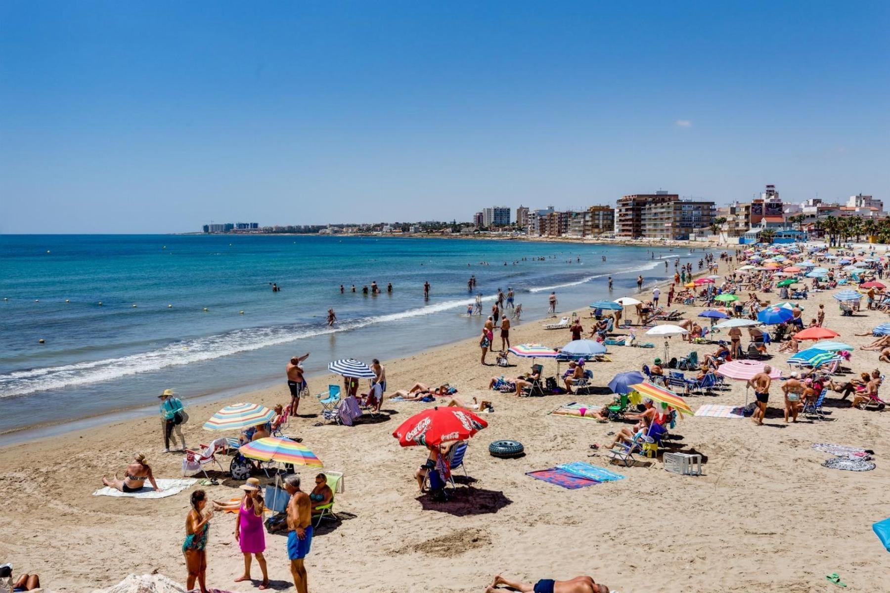 Apartamento en Primera Línea con Vistas al Mar en Acequión, Torrevieja