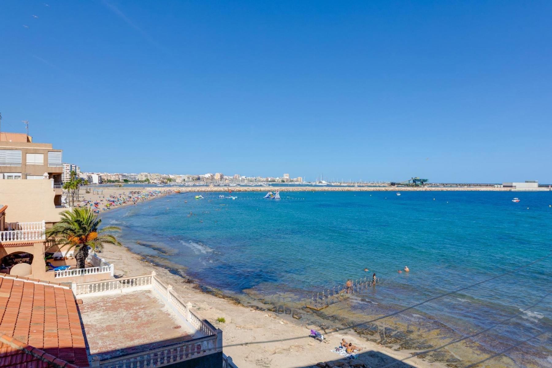 Apartamento en Primera Línea con Vistas al Mar en Acequión, Torrevieja