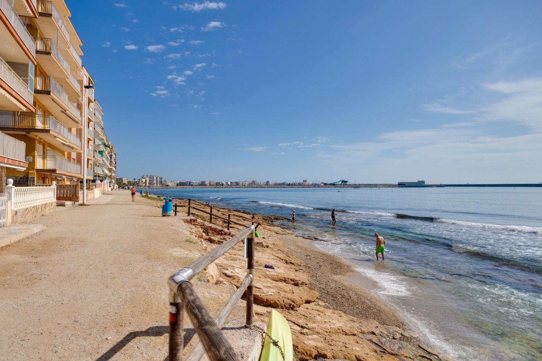 Apartamento en Primera Línea con Vistas al Mar en Acequión, Torrevieja