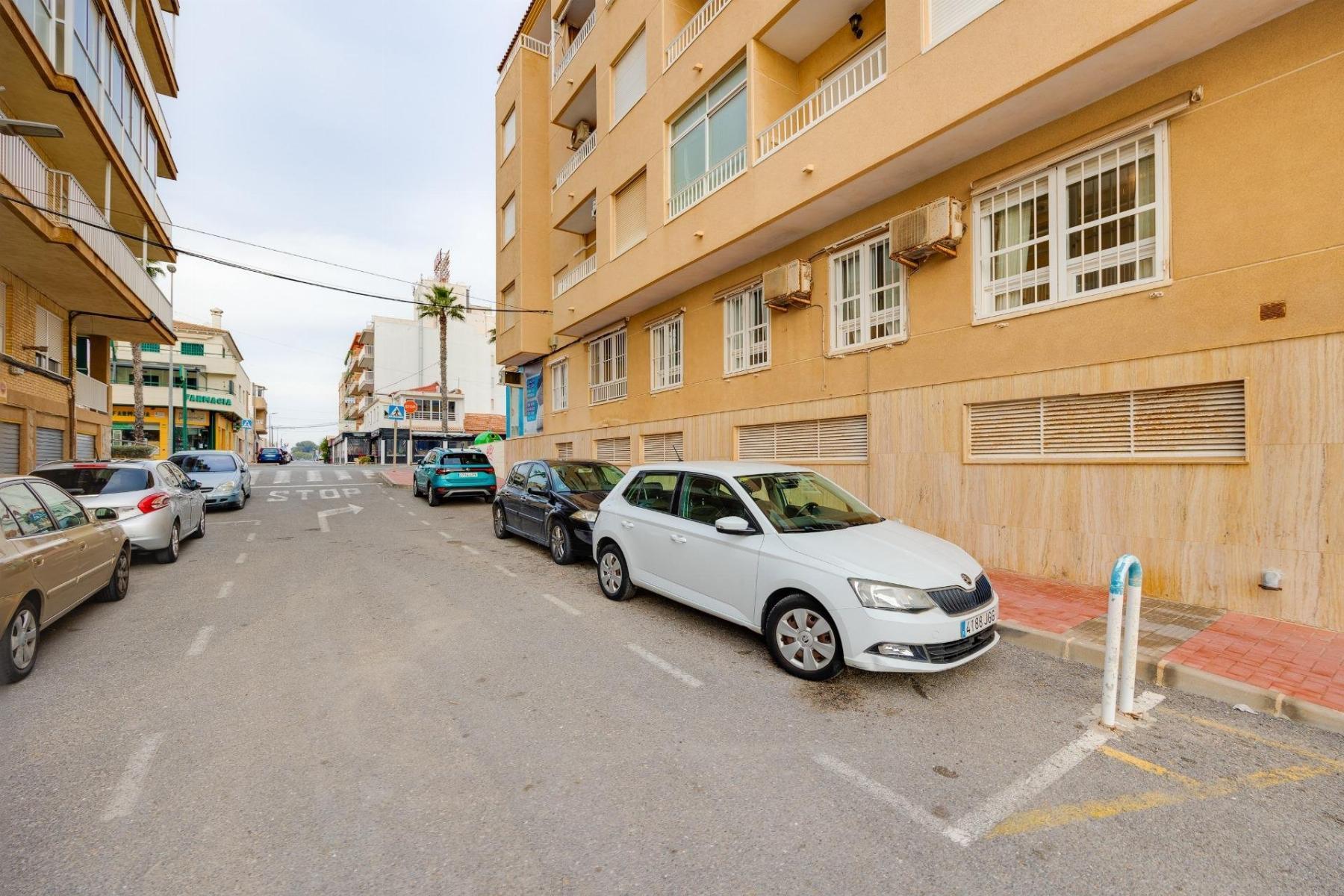 Apartamento en Primera Línea con Vistas al Mar en Acequión, Torrevieja