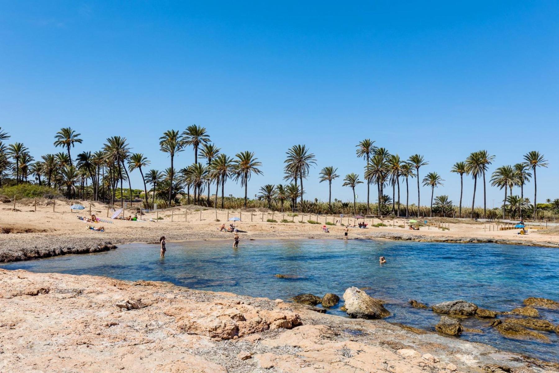 Apartamento en Primera Línea con Vistas al Mar en Acequión, Torrevieja