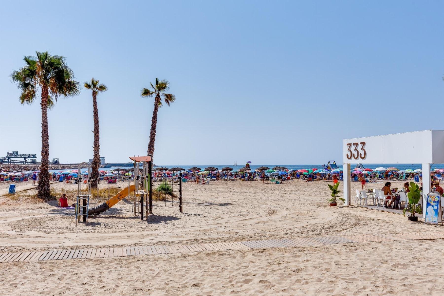 Apartamento en Primera Línea con Vistas al Mar en Acequión, Torrevieja