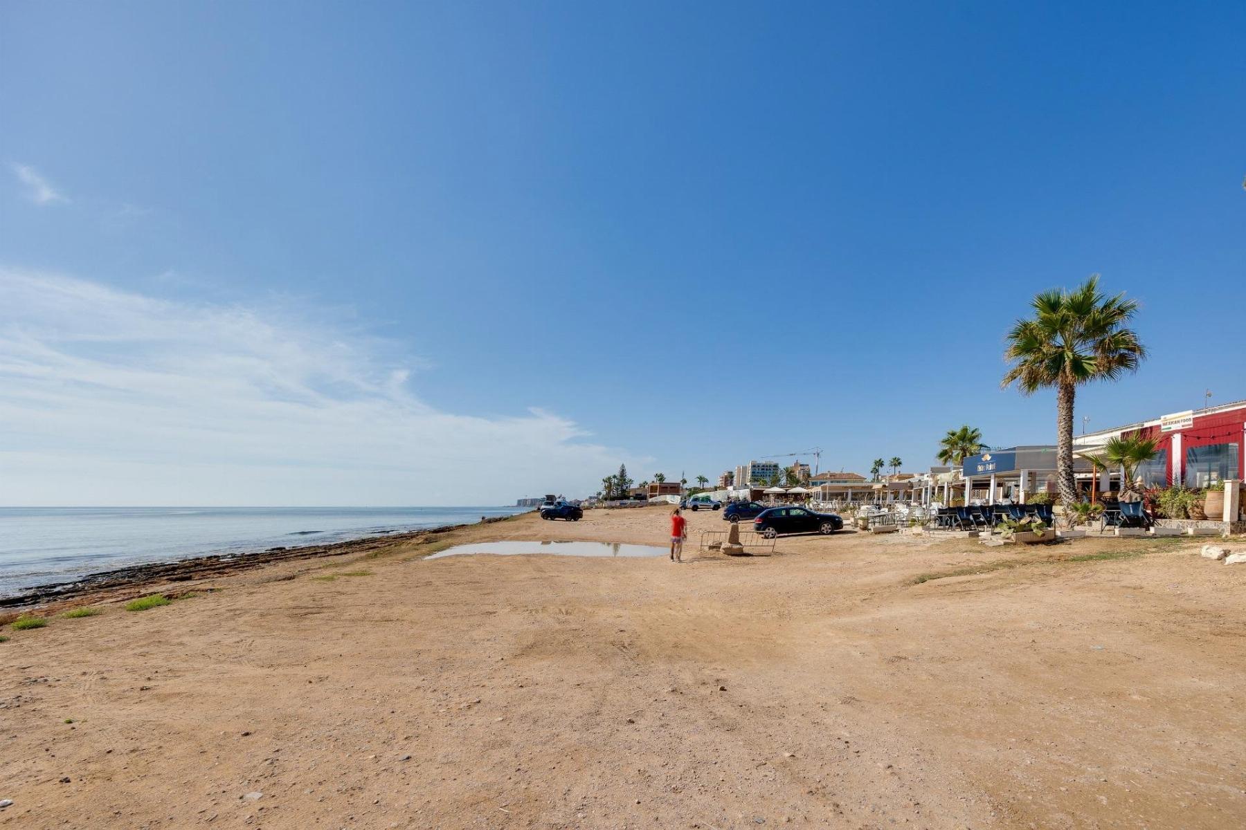 Apartamento en Primera Línea con Vistas al Mar en Acequión, Torrevieja