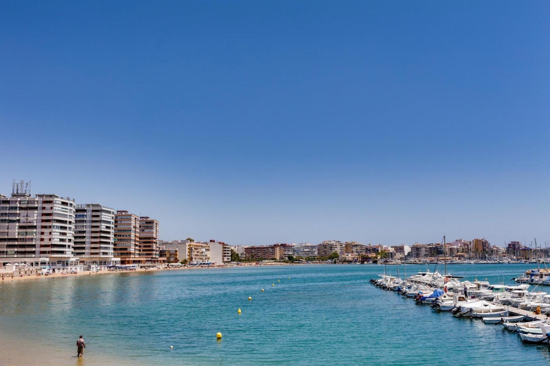 Apartamento en Primera Línea con Vistas al Mar en Acequión, Torrevieja