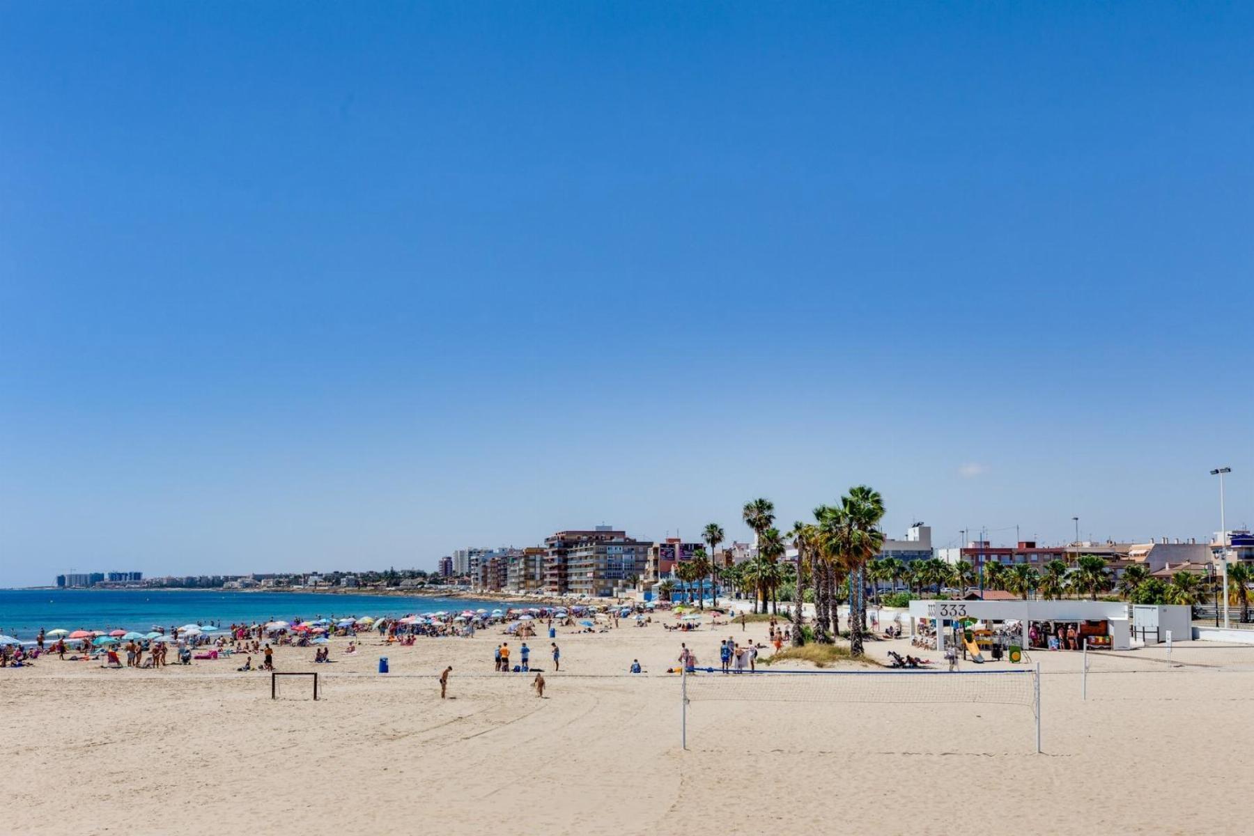 Apartamento en Primera Línea con Vistas al Mar en Acequión, Torrevieja