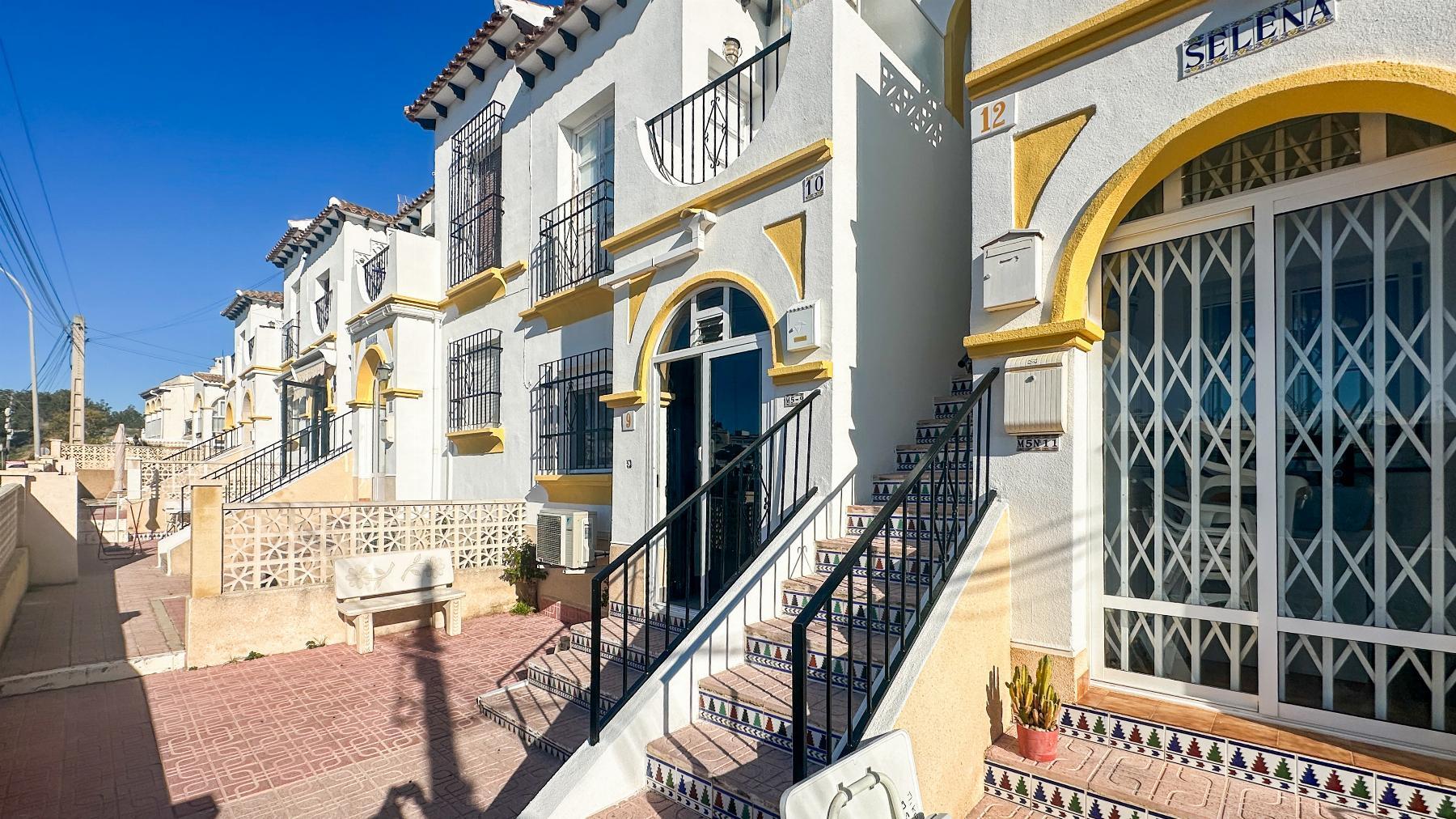 Bungalow con Piscina Privada en Villamartín — Refugio Mediterráneo