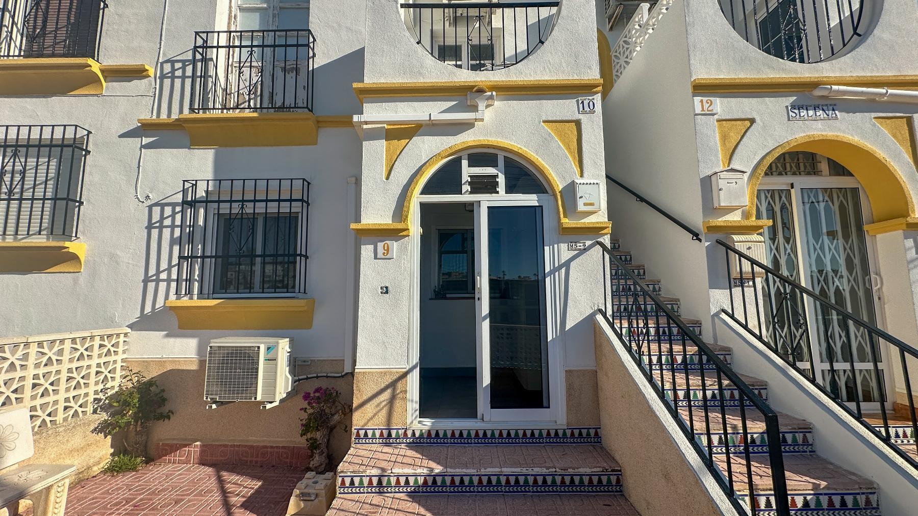 Bungalow con Piscina Privada en Villamartín — Refugio Mediterráneo