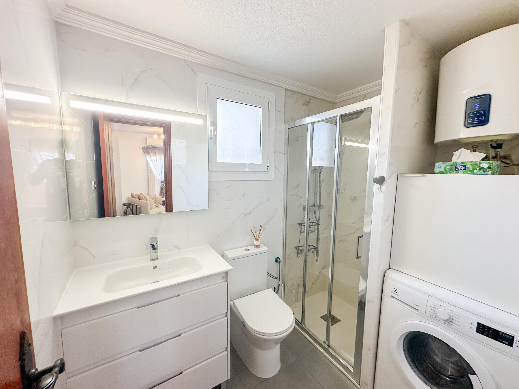 Bungalow con Piscina Privada en Villamartín — Refugio Mediterráneo