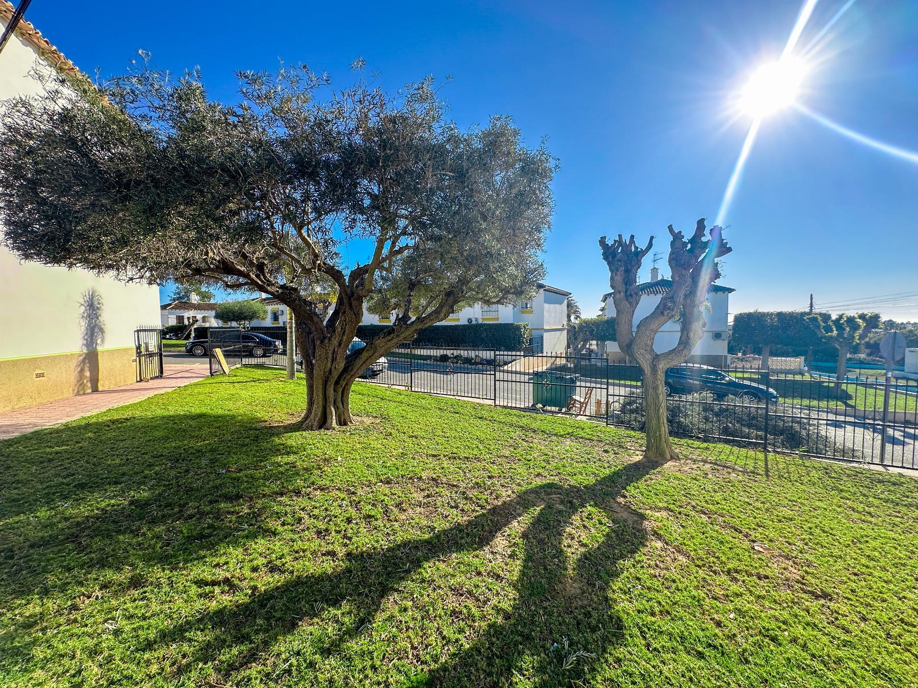 Bungalow con Piscina Privada en Villamartín — Refugio Mediterráneo