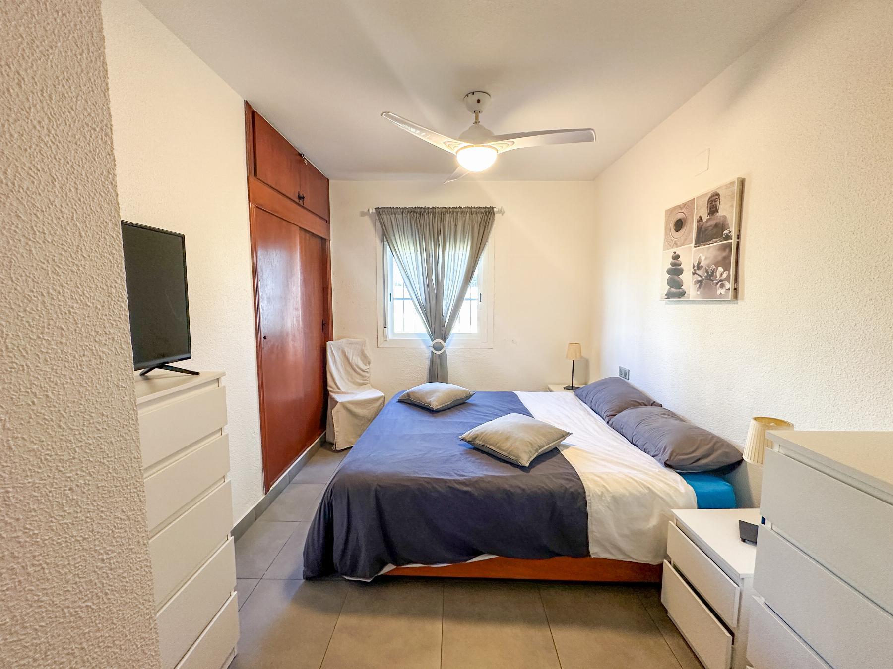 Bungalow con Piscina Privada en Villamartín — Refugio Mediterráneo