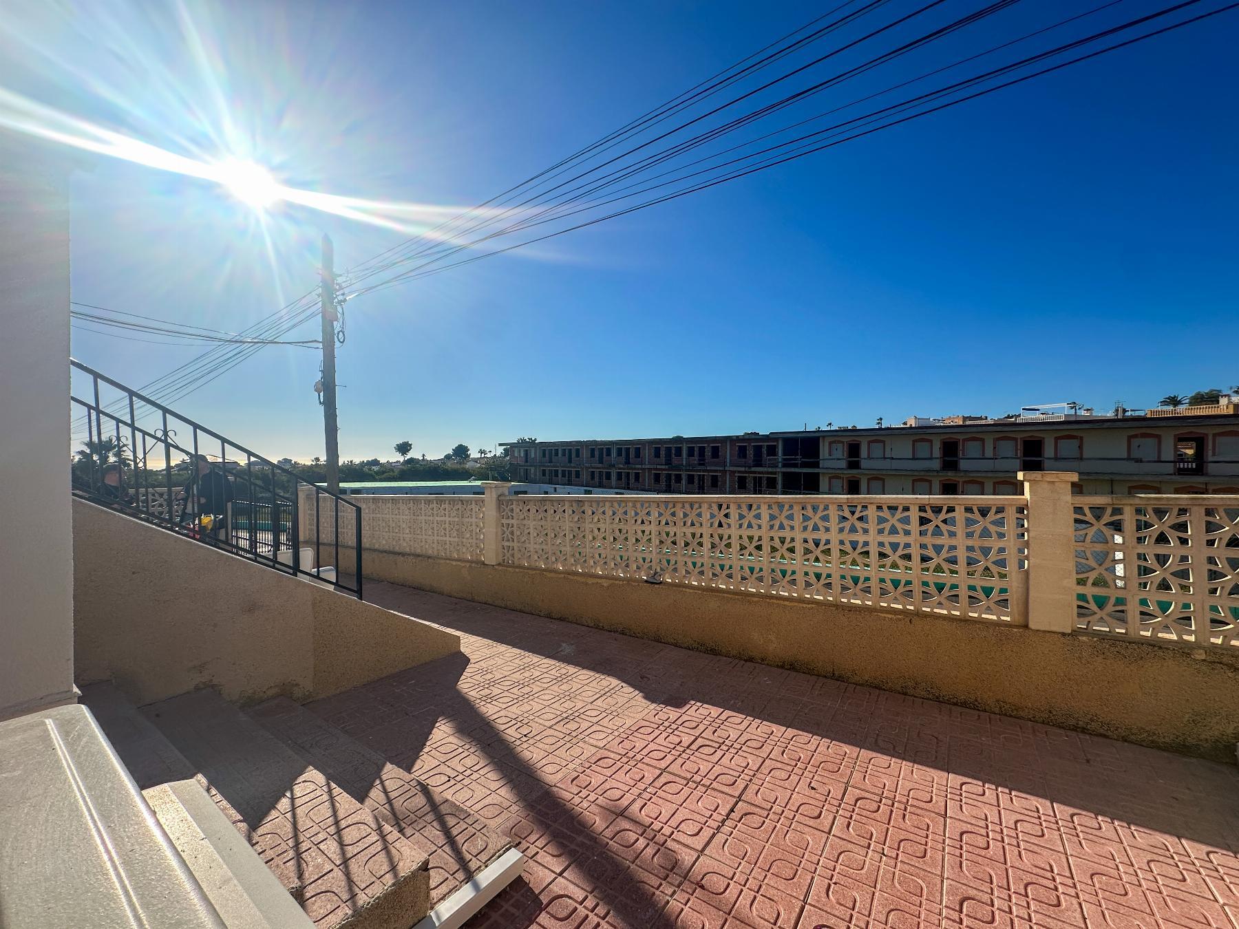 Bungalow con Piscina Privada en Villamartín — Refugio Mediterráneo