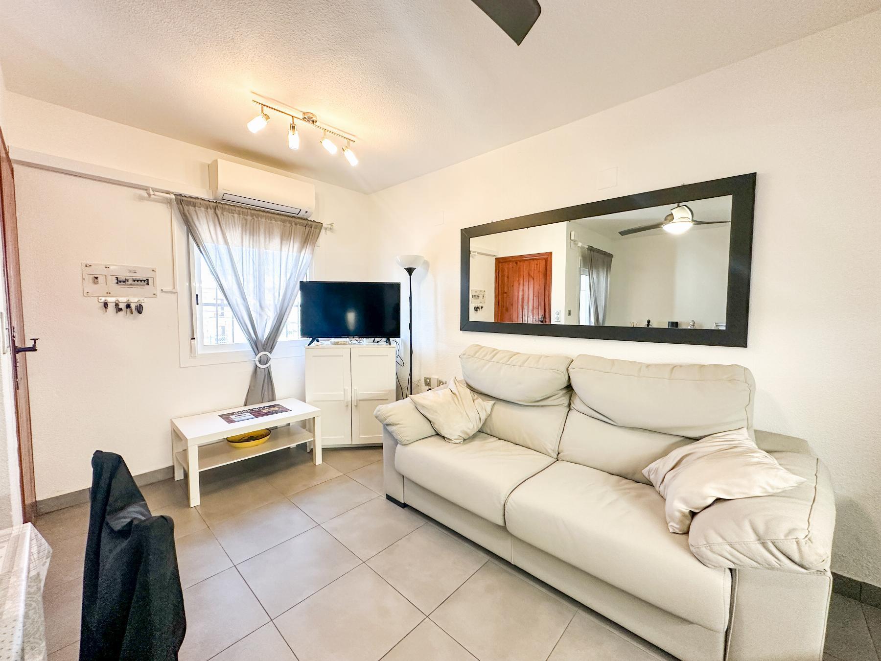 Bungalow con Piscina Privada en Villamartín — Refugio Mediterráneo